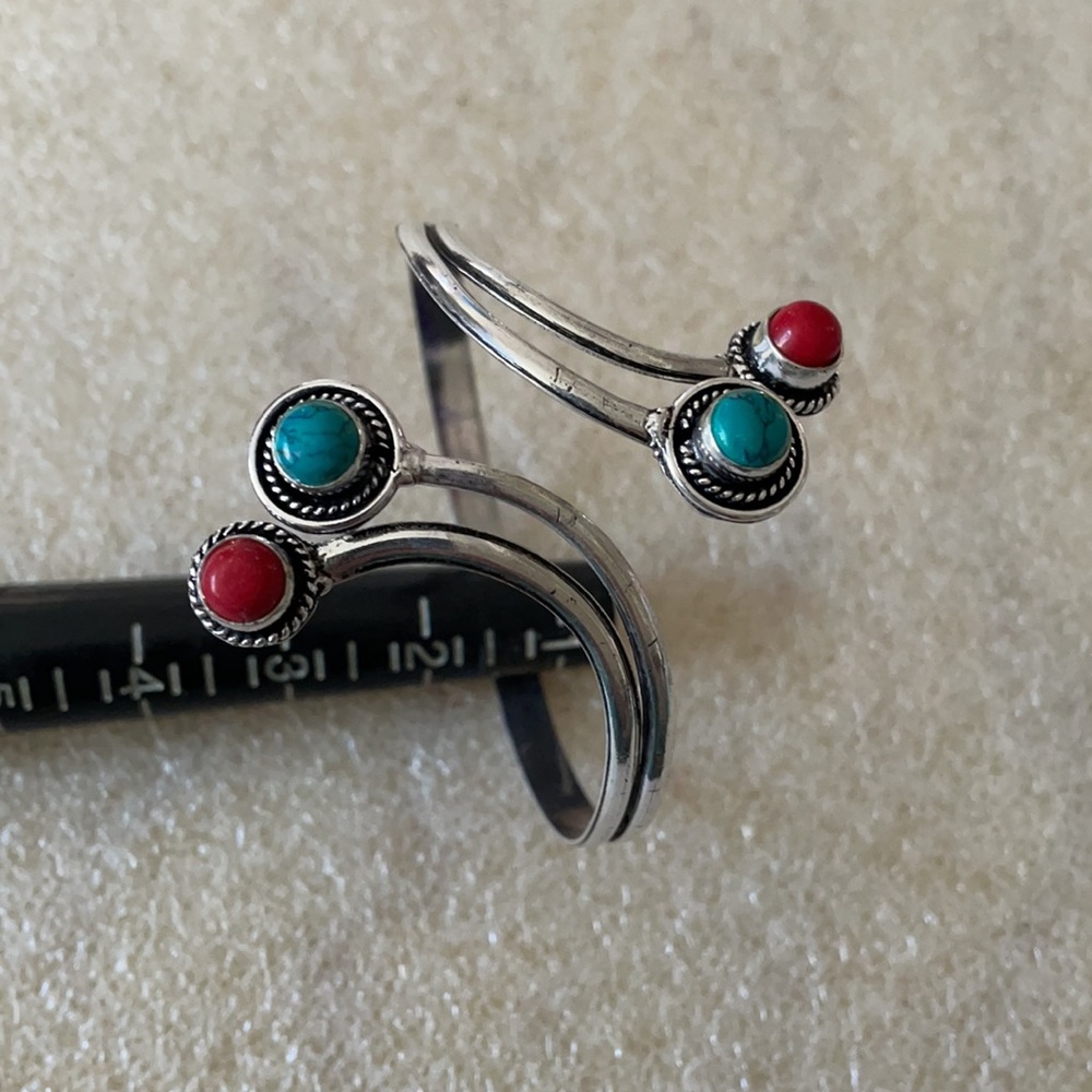 Vintage Silver-Tone Bracelet with Red and Turquoise Cabochons - Picture 4 of 4